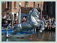 La Regate Historique de Venise 2009, la Regata Storica : Le bateau dei Cavalli, des chevaux, sur le Grand Canal