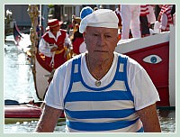 La Regate Historique de Venise 2009, la Regata Storica : Rameur des Canottieri Querini, devant le bateau du Doge et celui de la Brenta