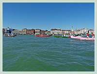 La Regate Historique de Venise 2009, la Regata Storica : La régate inter-clubs nautiques de Venise sur gondoles à 4 rameurs,  ici sur le bassin de Saint Marc