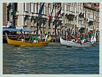 La Regate Historique de Venise 2009, la Regata Storica : La régate des gondoles à 4 rameurs, ici sur le Grand Canal 