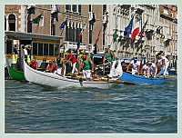 La Regate Historique de Venise 2009, la Regata Storica : La régate des gondoles à 4 rameurs, ici sur le Grand Canal 