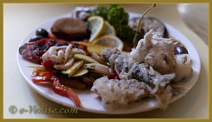 Salade avec Sarde in Saor - Al Vecio Marangon à Venisee Salade avec Sarde in Saor - Al Vecio Marangon à Venise