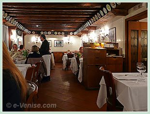 La salle du restaurant Fiaschetteria Toscana au premier étage