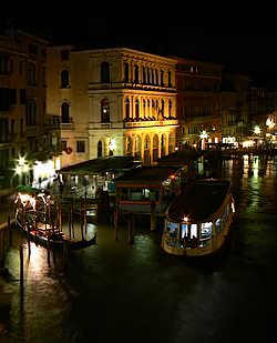 grand canal photo de nuit riva del carbon venise