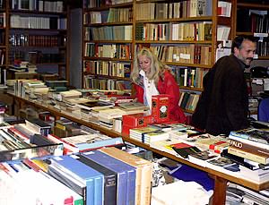 Danielle à la librairie Bertoni à Venise