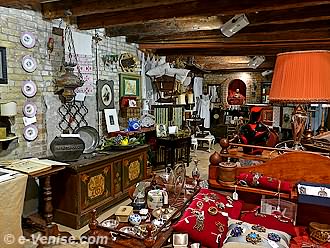 Antichità al Ghetto magasin d'antiquités à Venise