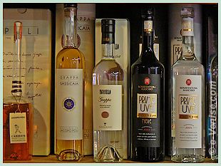 Bouteilles de Grappa à la Bottiglieria Colonna à Venise