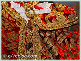 Détail de l'un des Costumes du Carnaval de Venise créé par Flavia Zorzo Détail de l'un des Costumes du Carnaval de Venise créé par Flavia Zorzo