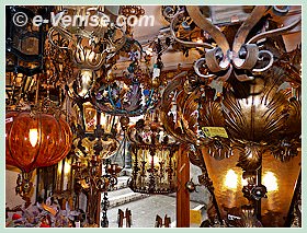 Les lanternes et appliques de fer battu de Jonathan Ceolin à Venise