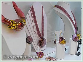 Colliers et pendentifs en verre de Murano par NeroVenezia