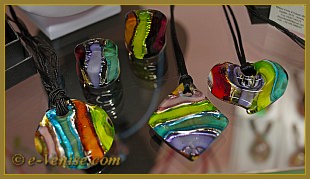 Pendentifs en verre de Murano créé par Miriam Padoan Riflessi d'Arte à Venise Pendentifs en verre de Murano créé par Miriam Padoan Riflessi d'Arte à Venise