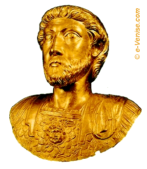 Buste en or de Marc-Aurèle - Rome et les Barbares Palazzo Grassi Venise